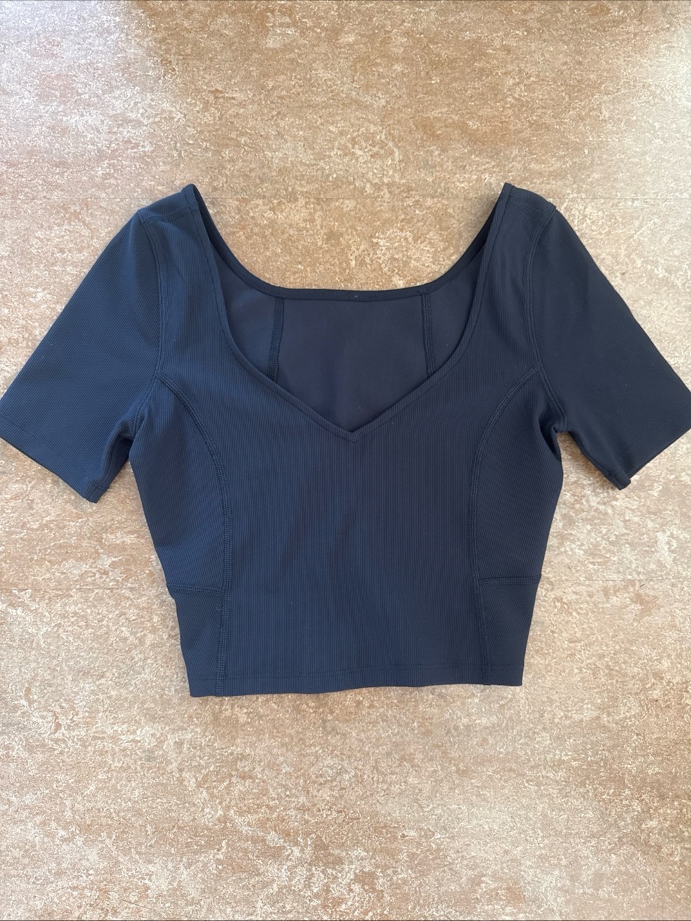 Lululemon Top Women's 2 - 4 Short Sleeve Ribbed Crop Gym Activewear Athleisure